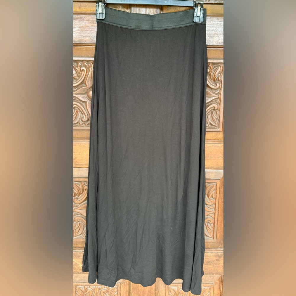 NWT Chico’s Black Maxi Skirt With Wide Elastic Band & Zipper In The Back. Size 0